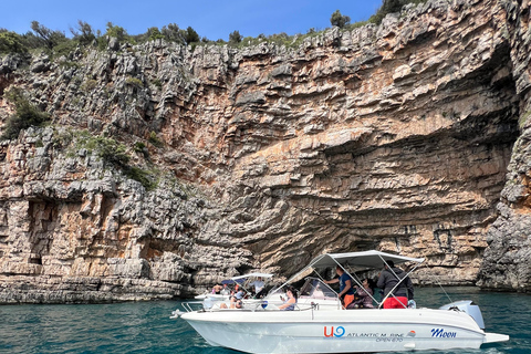 Kotor: Privétour met de boot - Blauwe grot - Onze-Lieve-Vrouw-van-de-Rotsen