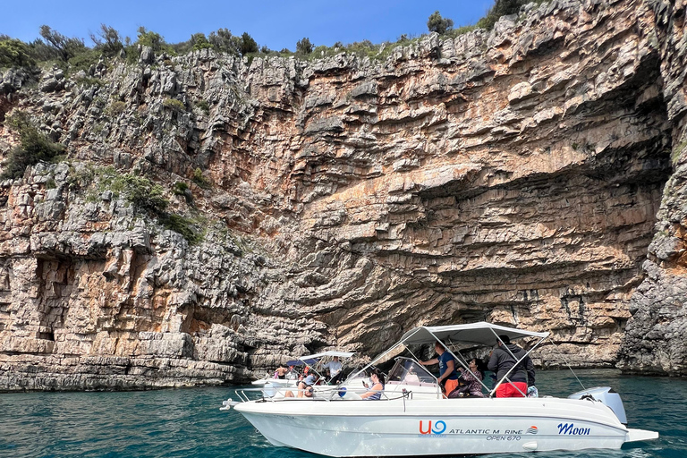 Kotor: Privétour met de boot - Blauwe grot - Onze-Lieve-Vrouw-van-de-Rotsen