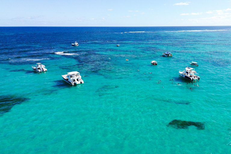 PuntaCana: Private Luxury Family BoatCruise with snorkelling