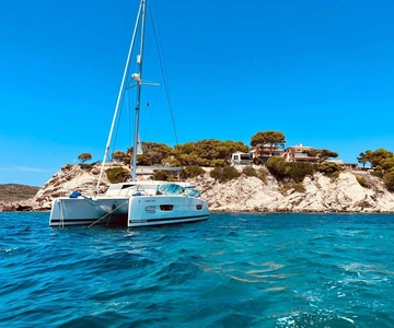 From Palma: Luxury Catamaran Group Tour with Tapas & Drinks