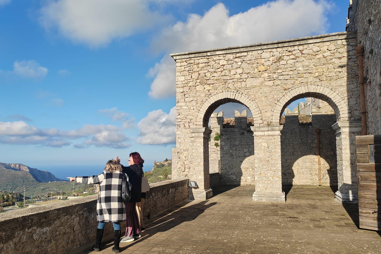 From Palermo: Medieval castle tour of Caccamo and Cefalù. SHARED TOUR