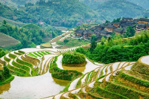 Guilin: Tour Privado de las Terrazas de Arroz de Longji y el Pueblo de Cabello LargoPaquete turístico con entradas y almuerzo