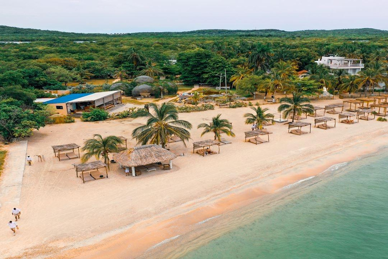 Tierra Bomba: Day trip + Lunch + Transport from Cartagena
