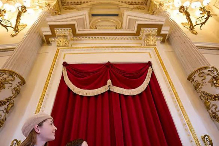 Dresden: Semperoper Family Guided Tour of Hansel and Gretel Dresden: Hansel and Gretel Family Tour