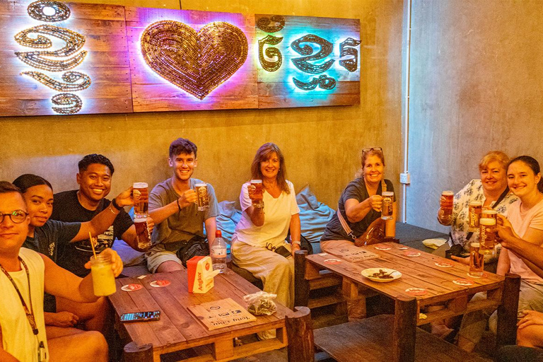 Phnom Penh Night Foodie Tour by Tuk Tuk z napojami