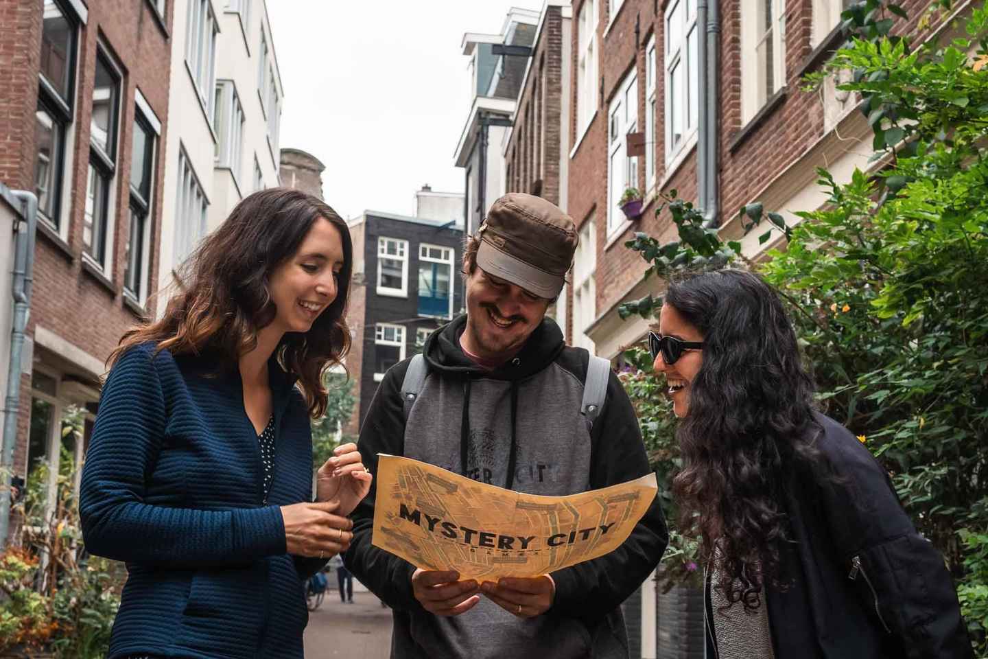 Amsterdam: Treasure Hunt Walking Tour "A Secret Sender"