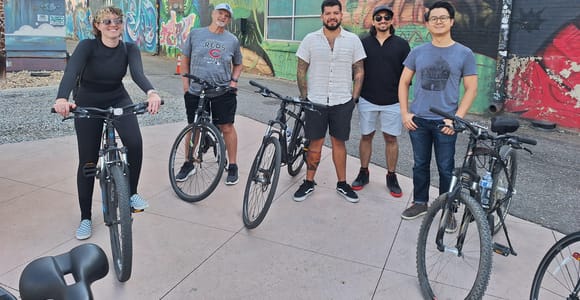 Bikes, Brews & Hidden Bars: Eine Fahrt durch RiNo & Downtown