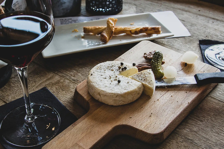 Lyon: Local Wine and Cheese Pairing Workshop with Sommelier