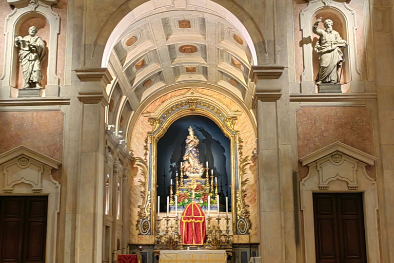 Lisbon: Private full Day Sightseeing tour by tuk-tuk.