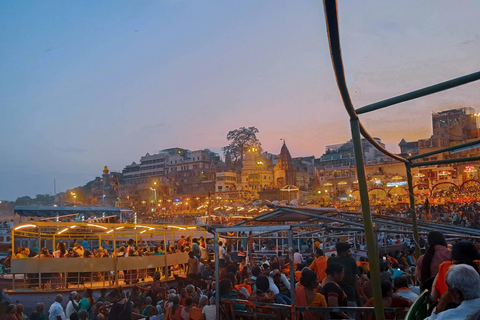 Varanasi: Poranna joga, Ganga Aarti i wycieczka z przewodnikiem po GhatachInstruktor jogi + przewodnik