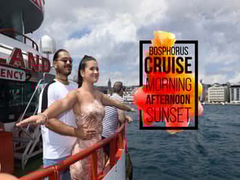 Estambul: Recorrido turístico en crucero por el Bósforo con audioguía