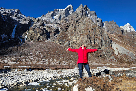 Conquista la Joya de la Corona: Excursión al Campo Base del Everest (14 días)