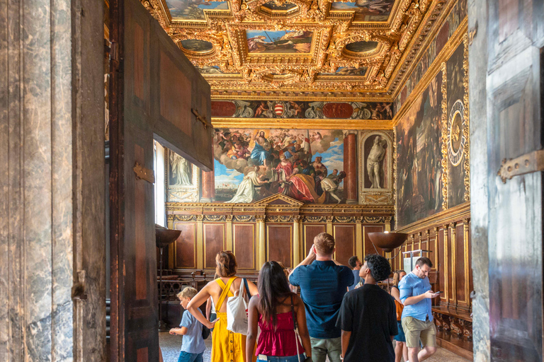 Venice: Exclusive Doge’s Palace Tour with Local Aperitivo English Tour