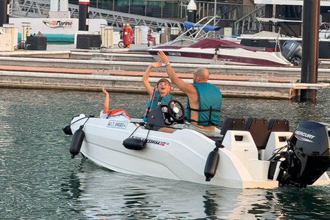 Abu Dhabi: Private Small Boat Rental (No License Required) Abu Dhabi: Small Boat 2 Hour Rental (No License Required)