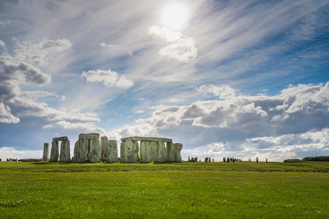 Von London aus: Stonehenge Inner Circle &amp; Windsor Open Top BusStonehenge Besuch &amp; Windsor Open Top Bus Tour