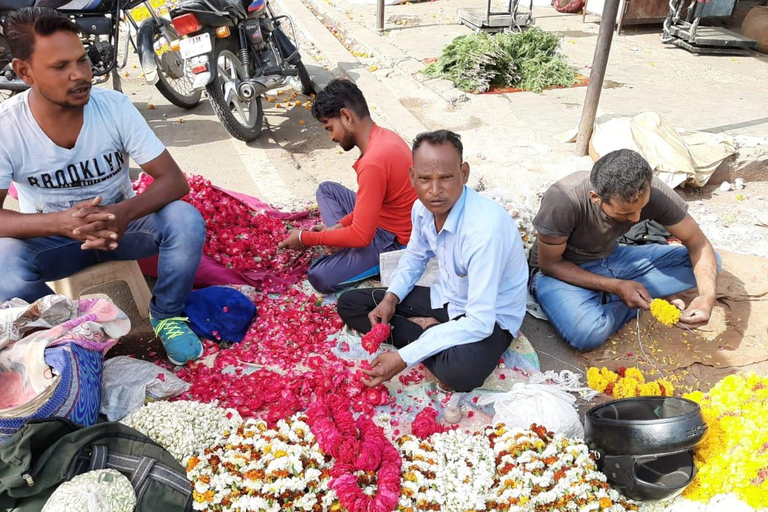 Från Jaipur : Morgonsoluppgång med Jaipur Flower Market TourTur med bil och förare med guide och entrébiljetter till monument