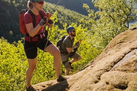 Geiranger : Descente en rappel avec vue épique
