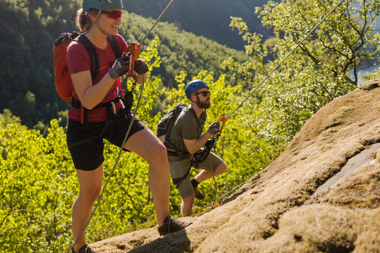 Geiranger : Descente en rappel avec vue épique