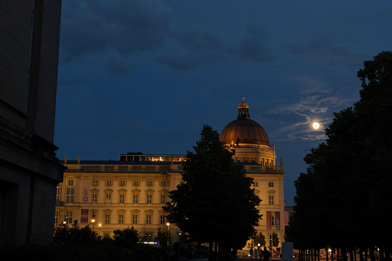 Berlin Night Walking Tour - Iconic Illuminated Landmarks Private Berlin Sunset Walking Tour - Iconic Landmarks