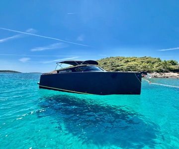 From Split: All-inclusive Blue Cave Tour with Grilled Lunch
