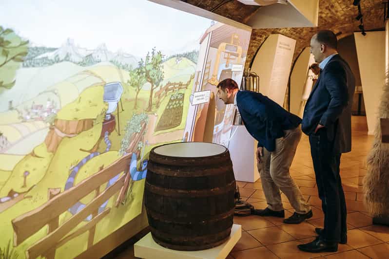 Budapest: Pálinka Experience Showroom Tickets and Combos
