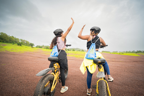 Goa: Vagator Village E-Bike Tour with Chapora Fort Sunset