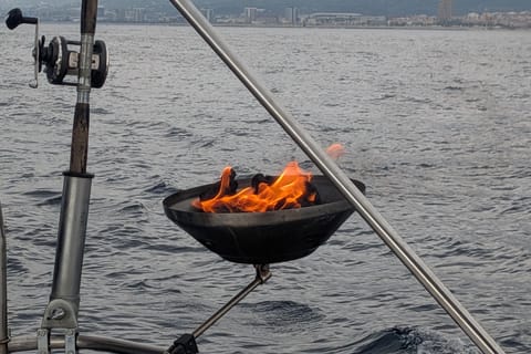 Barcelona: Guided Fishing Trip with Breakfast