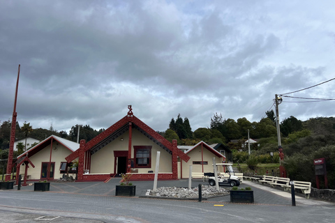 WHAKAREWAREWA - Le village maori vivant - Visite de groupe depuis AKL