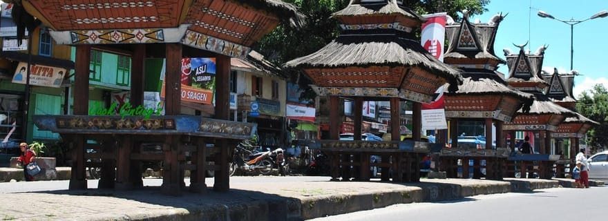 MEDAN : VISITES PRIVÉES DE BERASTAGI AVEC CHAUFFEUR DE VOITURE PRIVÉE