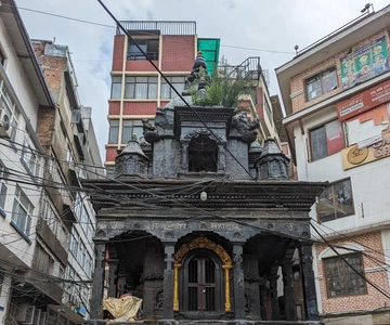 From Bazaar to Hippie Hub: Ason & Freak Street Tour