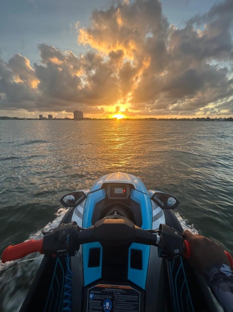Miami : Location de jet-ski dans la baie de Biscayne et tour en bateau gratuit