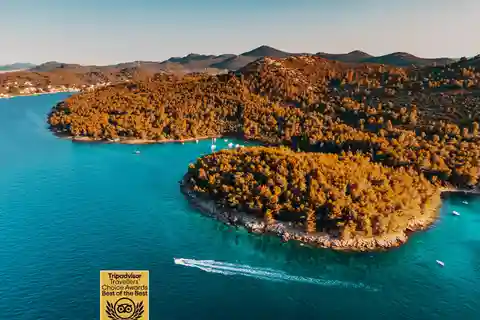 Zadar: półdniowa wycieczka drewnianą łodzią z napojami