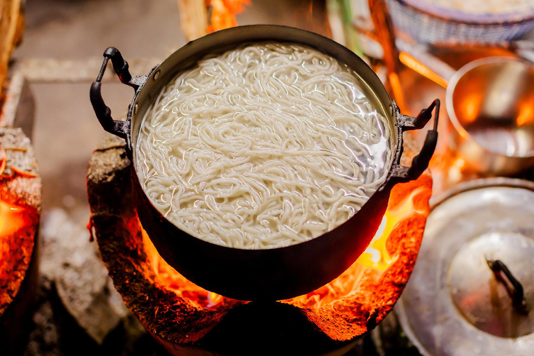 جولة طعام أطباق برابانغ مع أكثر من 15 تذوقًا