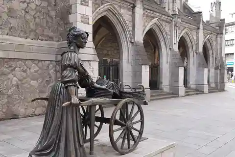 Dublín: Visita nocturna a pie con café irlandés gratis