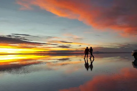 AMANECER EN EL SALAR DE UYUNI