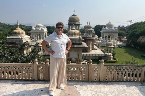 Delhi: tour privato di 4 giorni del Triangolo d'oro con guida donnaTour con alloggio in hotel 3 stelle