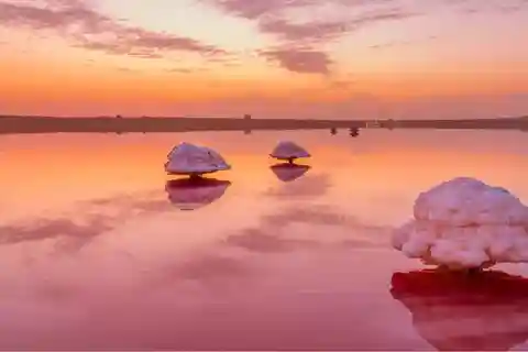 Baku: Pink Lake, Candy Cane & Beshbarmag Mountains