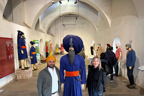 Amritsar: Golden Temple, Jallianwala Bagh, Wagah Border Tour