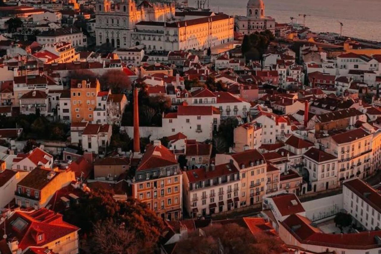 Lisbon: Private full Day Sightseeing tour by tuk-tuk.