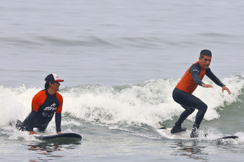 Surf Lessons in Lima: Personalized Coaching & Video Analysis