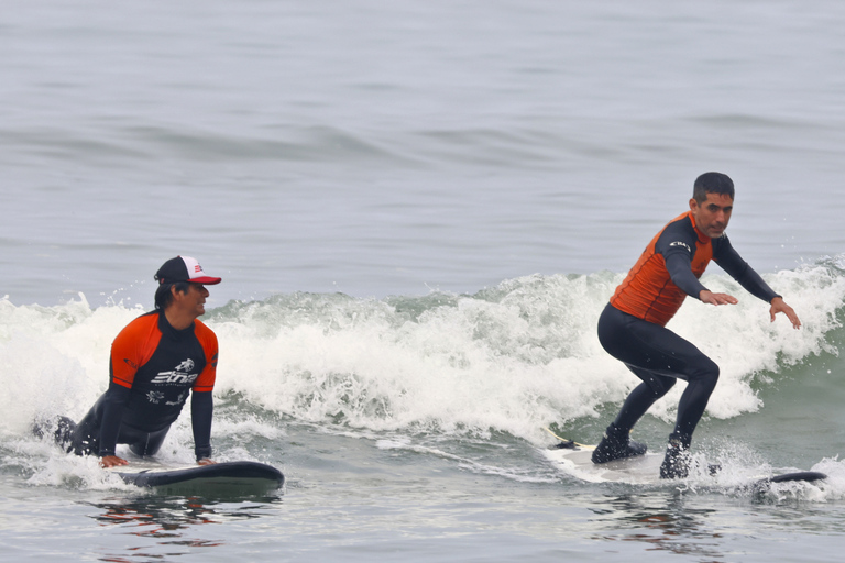 Surf Lessons in Lima: Personalized Coaching & Video Analysis