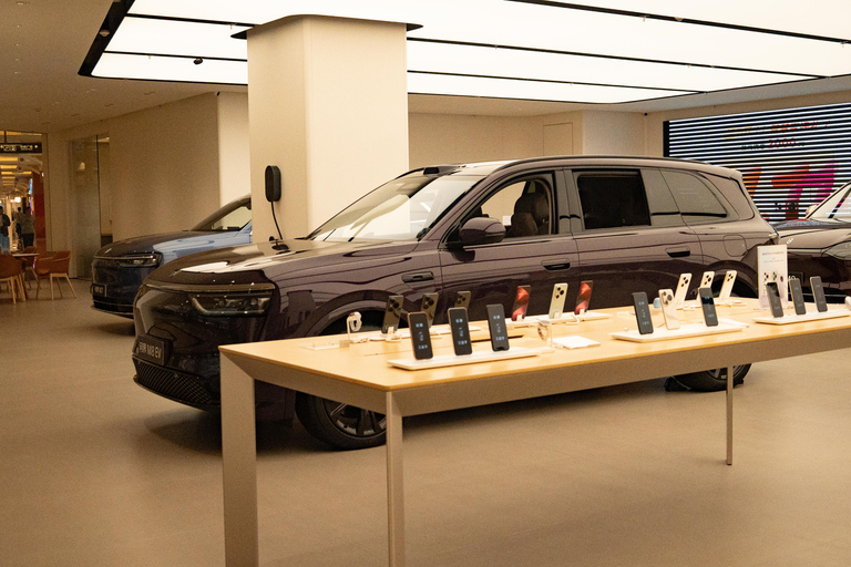 上海：最新日常科技，包括机器人、电动汽车和无人机标准套餐（含无人机送货体验）