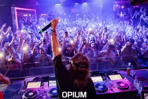 Barcelona: fiesta con barra libre + entrada a discoteca: 2 eventos, 1 ticket