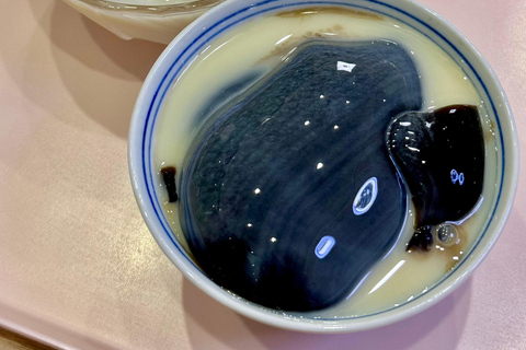 Guangzhou Street Bites: Tangshui, Dim Sum, and Desserts