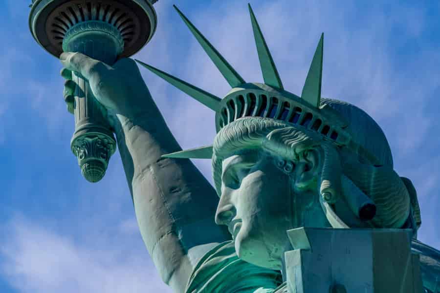 New York: HALBTAGSTOUR in kleiner Gruppe mit KOSTENLOSER Bootsfahrt zur Freiheitsstatue. Foto: GetYourGuide
