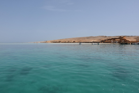 Hurghada: Isola Giftun di lusso con snorkeling/pranzo e massaggioTour da: Sahl Hasheesh/Makadi Bay/Gouna/Safaga/Soma bay