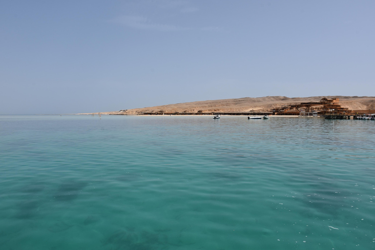 Hurghada: Isola Giftun di lusso con snorkeling/pranzo e massaggioTour da: Sahl Hasheesh/Makadi Bay/Gouna/Safaga/Soma bay