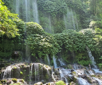 Lombok: Waterfall and Traditional Village Private Tour