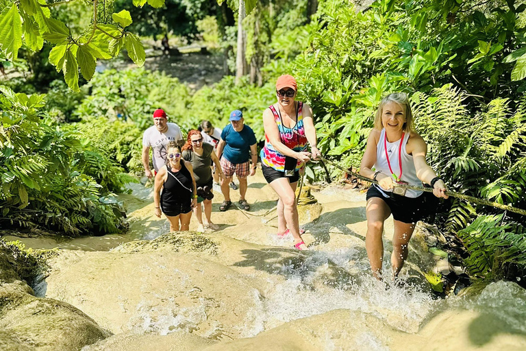 清迈：粘粘瀑布、全地形车和滑索一日旅行清迈：黏黏瀑布、全地形车和滑索一日旅行