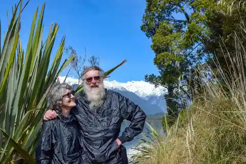 Franz Josef Glacier: 2.5-Hour Lake Mapourika Cruise and Walk